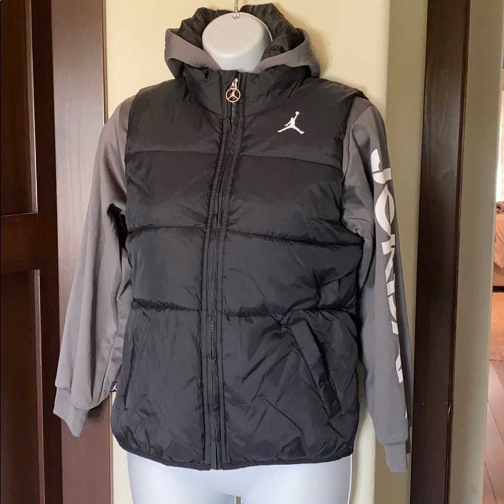 Jordan puffer vest with sleeves/hood